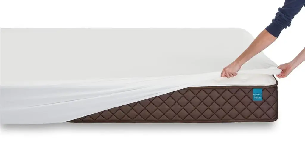 Custom fitted sheet on mattress corner
