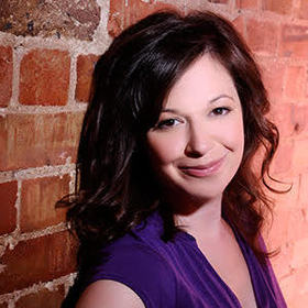 Kelly Davies feng shui expert headshot