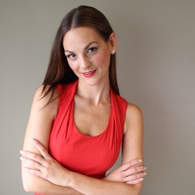 Lesley Edwards professional headshot portrait photo